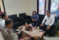 Foto : Ketika John L Sitomorang SH., MH. Menemui Kapolsek Jepon, Iptu Junaidi,