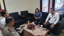 Foto : Ketika John L Sitomorang SH., MH. Menemui Kapolsek Jepon, Iptu Junaidi,