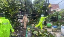 Foto :Polres Salatiga dan BPBD Kolaborasi Cepat Buka Akses Jalan Diponegoro 