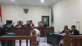 Foto : Ketika sidang perdana yang menarik perhatian publik 