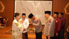Foto :Brigjen Pol. M. Syahduddi selaku Kapolrestabes Semarang lama dan Kombes Pol. Heri Wahyudi selaku Kapolrestabes Semarang yang baru.