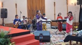 Foto : Penampilan Anak SD yang megemparkan Pangung di acara Seminar di Solo