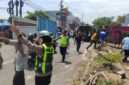 Foto : Ketika Angota Polisi Mengamankan Lokasi Kecelakaan 