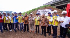 Foto :Wali Kota Salatiga, dr. Robby Hernawan, Sp.OG. Bersama Bupati Semarang, H. Ngesti Nugraha, S.H., M.H.,Dengan Jajaran Pengerjaan Exit tol Salatiga Dan pemerintah pusat 