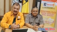 Foto: Ketua DPD Hanura Jawa Tengah, Dr Drs H KRH Hono Sejati Pradoto Jatinangoro SH MH, dan didampingi Wakil Ketua Ir Coek Suroso MT,