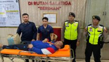 Foto: Pegawai Rutan (Belakang Kiri), Polri (Belakang Kanan) dan WBP (Depan)