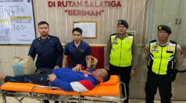 Foto: Pegawai Rutan (Belakang Kiri), Polri (Belakang Kanan) dan WBP (Depan)