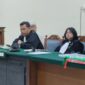 Foto: John L Situmorang dan Paulin Situmeang, Penasihat Hukum MFL