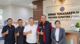 Foto: Disnaker Sumut bersama Awak Media