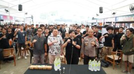 Foto: Kapolrestabes Semarang bersama dengan Panitia dan Peserta E-Sport Cup