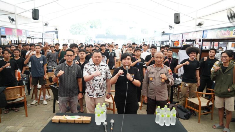 Foto: Kapolrestabes Semarang bersama dengan Panitia dan Peserta E-Sport Cup