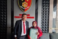 Foto : kanan Anis Sugiarti, Didampingi Kiasa Hukum John L Situmorang Ketika Melaporkan Di polrestabes Semarang 12/MEI/2026