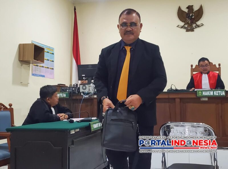 Foto : ahli ketenagakerjaan ternama, Dr. Drs. H. Hono Sejati, S.H., M.Hum, Setelah keahliannya dalam sidan 

memberikan keterangan