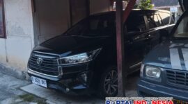 Foto : satu unit mobil Toyota Innova Reborn warna hitam bernomor polisi G 1702 PC. Yang Di Sita Polresta Cilacap Tanpa Kejelasan Terkait Kasus apa