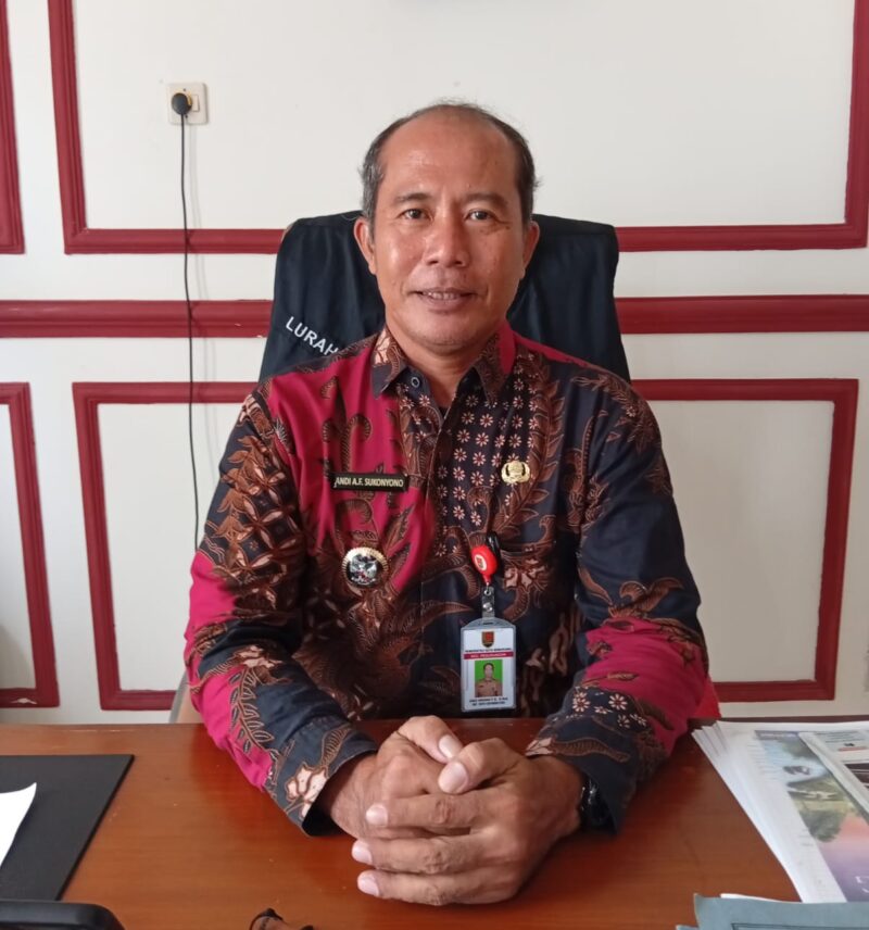 Foto: Andi Ariana Fitrian Sukonyono (Lurah Tambakharjo)