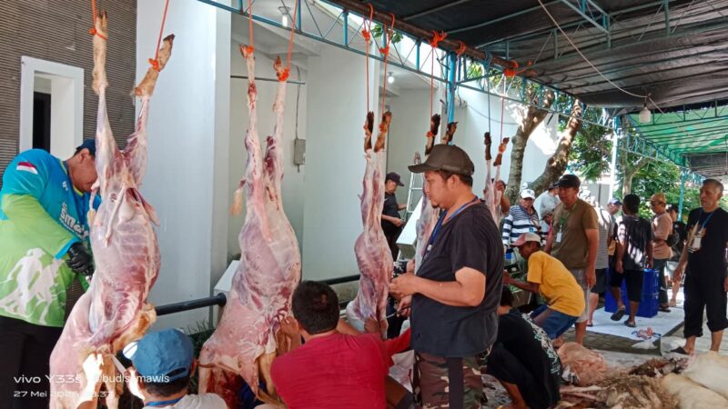 Foto: Pemotongan Hewan Kurban di Perum Puri Asri Perdana Padangsari