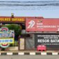 Foto: Karangan Bunga di Polres Batang