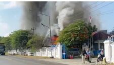 Foto: Kebakaran di Pabrik Ban Purworejo