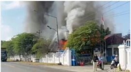 Foto: Kebakaran di Pabrik Ban Purworejo