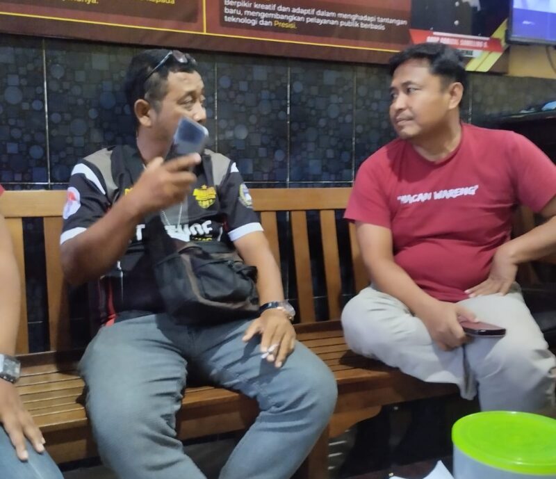Foto: Investigasi Awak Media bersama kepolisian atas dugaan tempat Perjudian Sabung Ayam