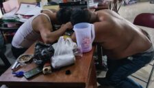 Foto : kedua Perangkat Desa yang Tepar karena mabuk berat di kantor