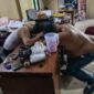 Foto : kedua Perangkat Desa yang Tepar karena mabuk berat di kantor