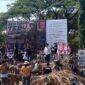 Foto : Aksi Ratusan Warga yang melakukan 