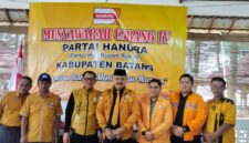 Foto : Dr. Drs. H.Hono Sejati Pradoto Jatinagoro. SH. M. Hum ketua Hanura Jawa Tengah. Dengan  Karmubit Terpilih Secara Aklamasi sebagai Ketua DPC Hanura Kabupaten Batang