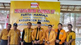 Foto : Dr. Drs. H.Hono Sejati Pradoto Jatinagoro. SH. M. Hum ketua Hanura Jawa Tengah. Dengan  Karmubit Terpilih Secara Aklamasi sebagai Ketua DPC Hanura Kabupaten Batang