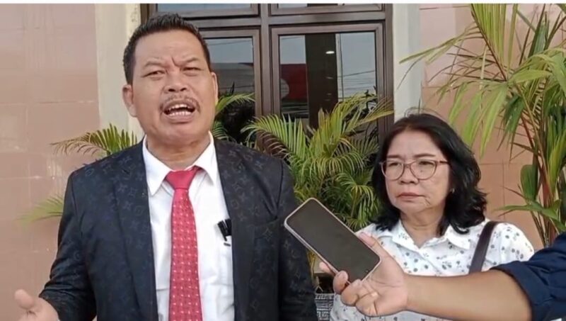 Foto : John L Situmorang S.H M.H Ketika Memberikan keterangan kepada awak media