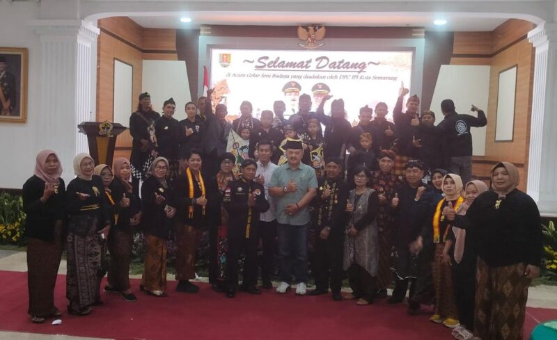 Foto : Bersama seusai acara Berlangsung