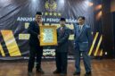 Foto : Dr. Drs. H. KRH. Hono Sejati Pradoto Jatinangoro, S.H., M.Hum. meraih penghargaan bergengsi tingkat nasional. Dalam ajang Malam Anugerah Profesi Awards 2026